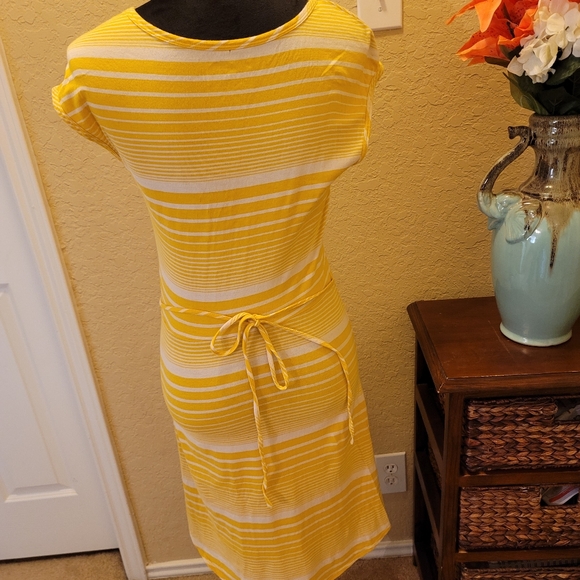 The North Face yellow & white slip on dress - Picture 3 of 8